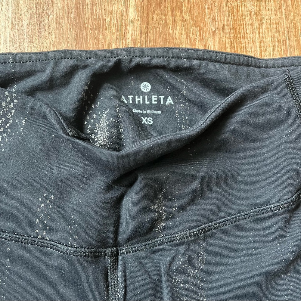 Athleta Black Silver Shimmer Snake Skin Pattern Crop Leggings Women's XS - Picture 2 of 6